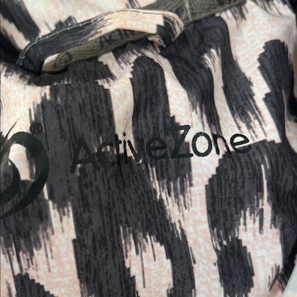 Woman’s Active Zone Leopard Print Utility Jacket 1X - Picture 2 of 6